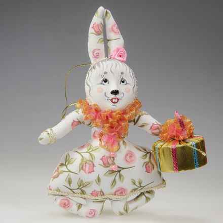 Ёлочная игрушка Крольчиха с тортом