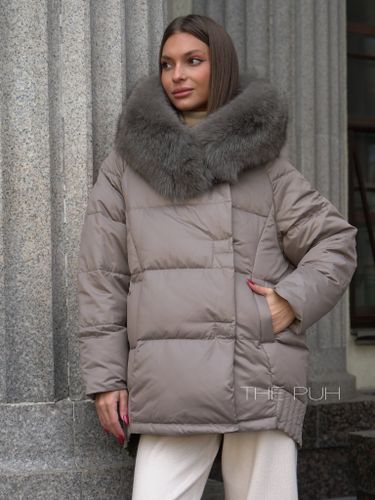 Пуховик цвета капучино с капюшоном и мехом песца