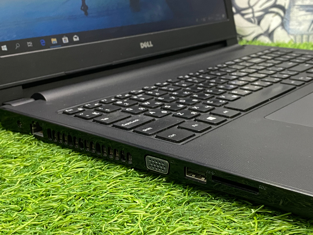 Ноутбук Dell 15' AMD A8/Radeon R5/8GB/500GB/ Vostro 3565[3565-0490]/Windows 10