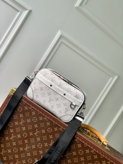 Louis Vuitton Alpha Messenger