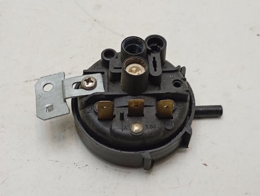 WDN2067WF кт37 Датчик уровня воды для стиральной машины Indesit 761230 б/у