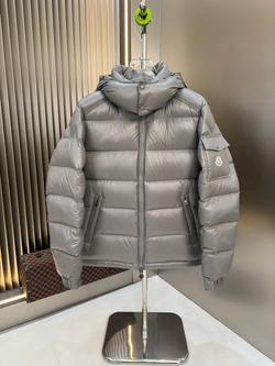 Пуховик Moncler