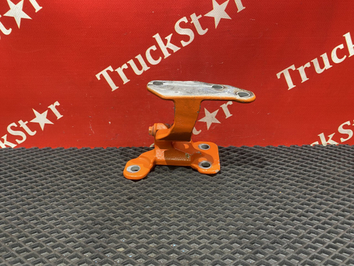 Петля двери нижняя левая 2023г