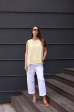 брюки с ремнем, зауженные к низу