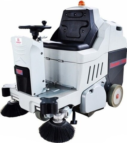 Машина подметальная Bennett Tornado 700bd (Li-ion 300A) с местом оператора BNT93020-li300