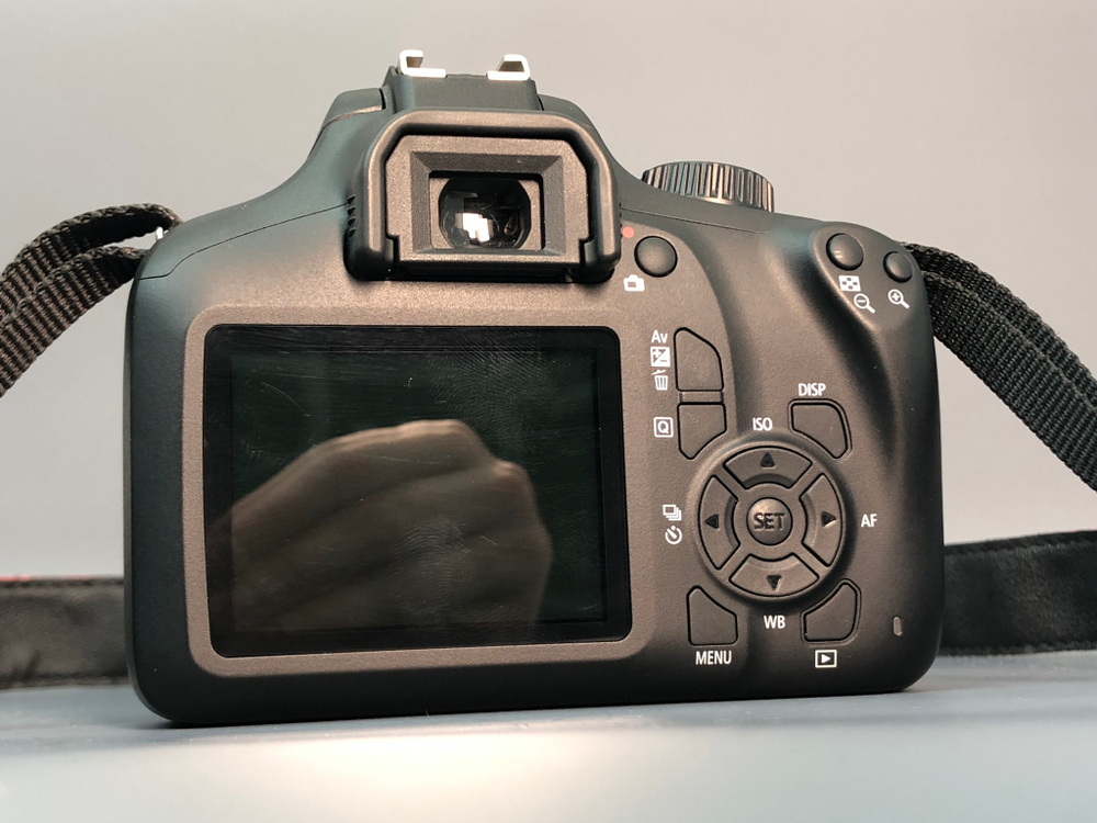 Canon EOS 4000D Kit EF-S 18-55 III 50.000 кадров