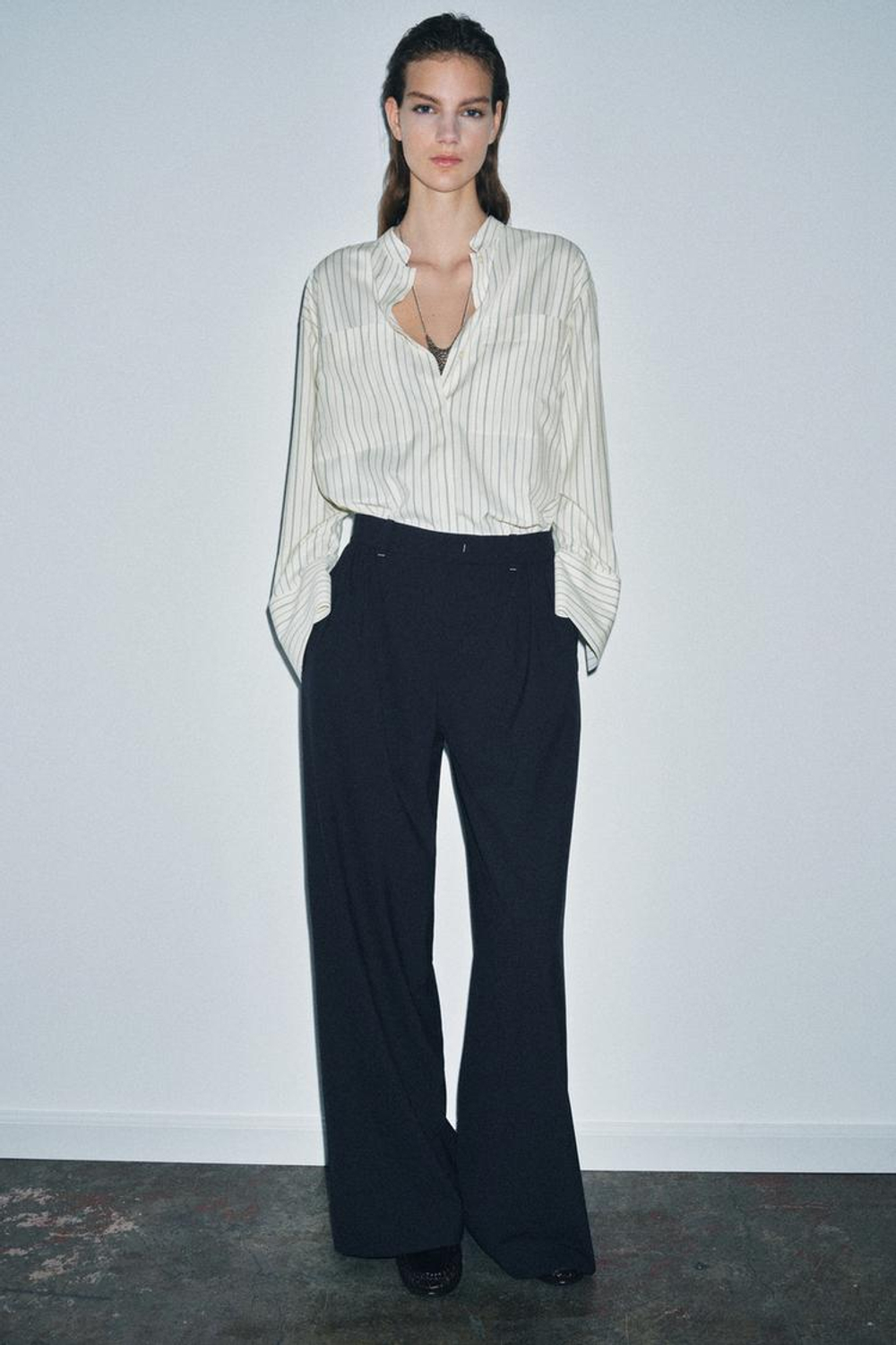 ZARA БРЮКИ WIDE LEG С ЗАЩИПАМИ — ZW COLLECTION, МОРСКОЙ СИНИЙ