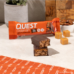 Quest Nutrition, Hero Protein Bar, хрустящий шоколад с карамелью и пеканом, 12 батончиков, 60 г (2,12 унции)