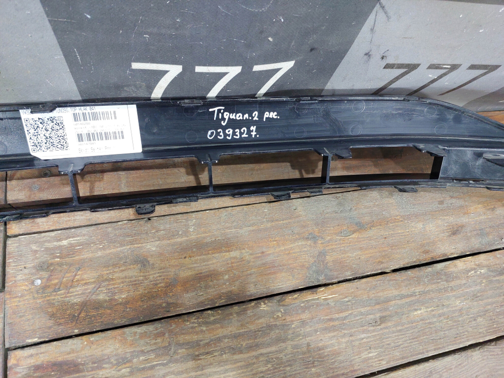 Решетка переднего бампера Volkswagen Tiguan 2 20-нв Б/У Оригинал 5NA853677N