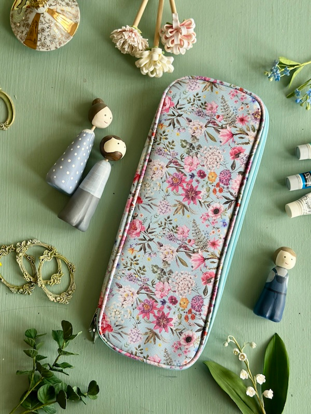 Пенал для проволоки на молнии с цветочками прованс