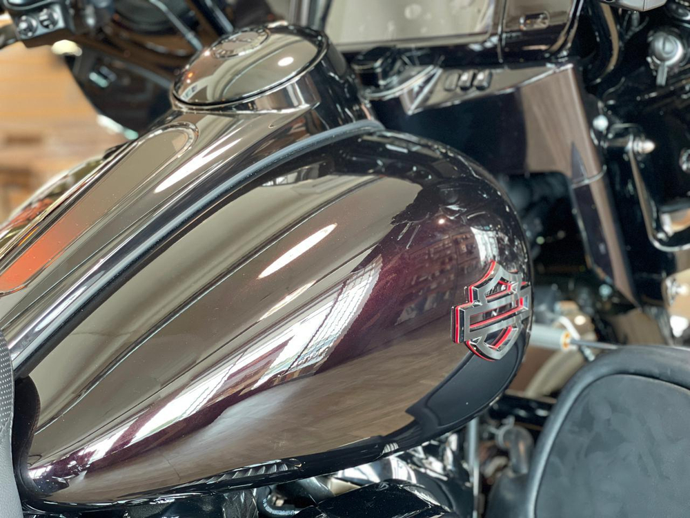 CVO TRI GLIDE 2021 Charred Crimson