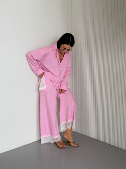 Костюм розовый с кружевом