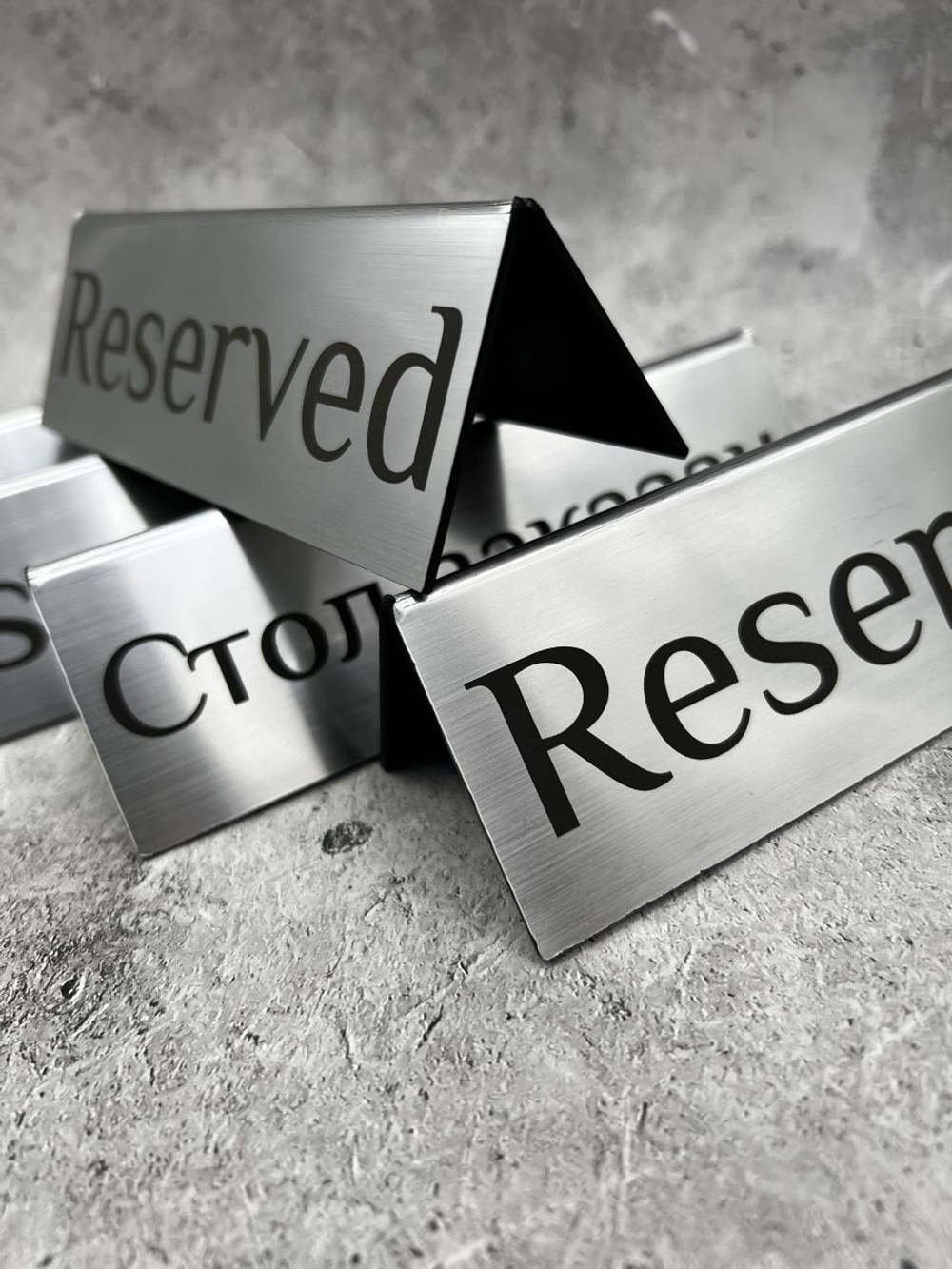 Табличка стол заказан настольная