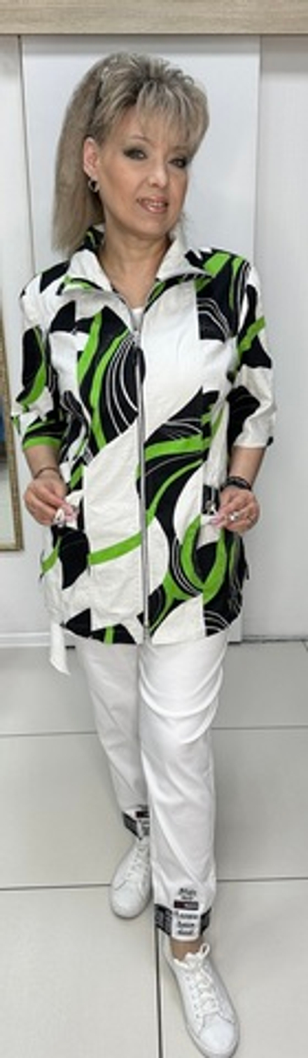 Хлопковый жакет в белом цвете с черным и зеленым принтом