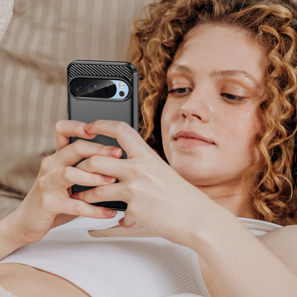 Чехол черного цвета с дизайном под карбон на Google Pixel 9 Pro, серия Carbon от Caseport