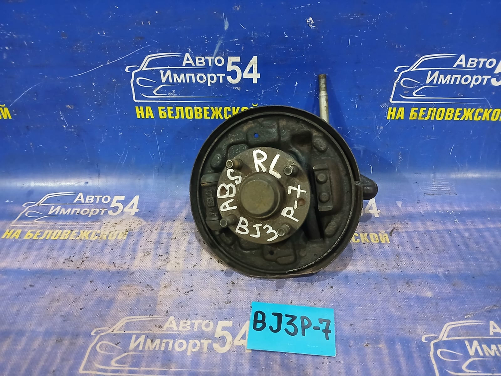 Ступица задняя левая MAZDA FAMILIA 2001