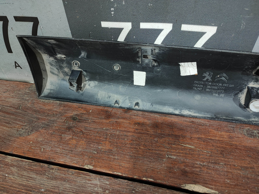 Накладка двери передней левой Peugeot Traveller 3 16-нв Б/У Оригинал 9828889077