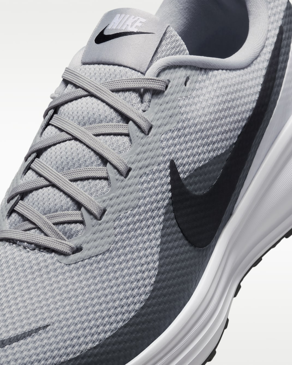 Кроссовки мужские NIKE REVOLUTION 8