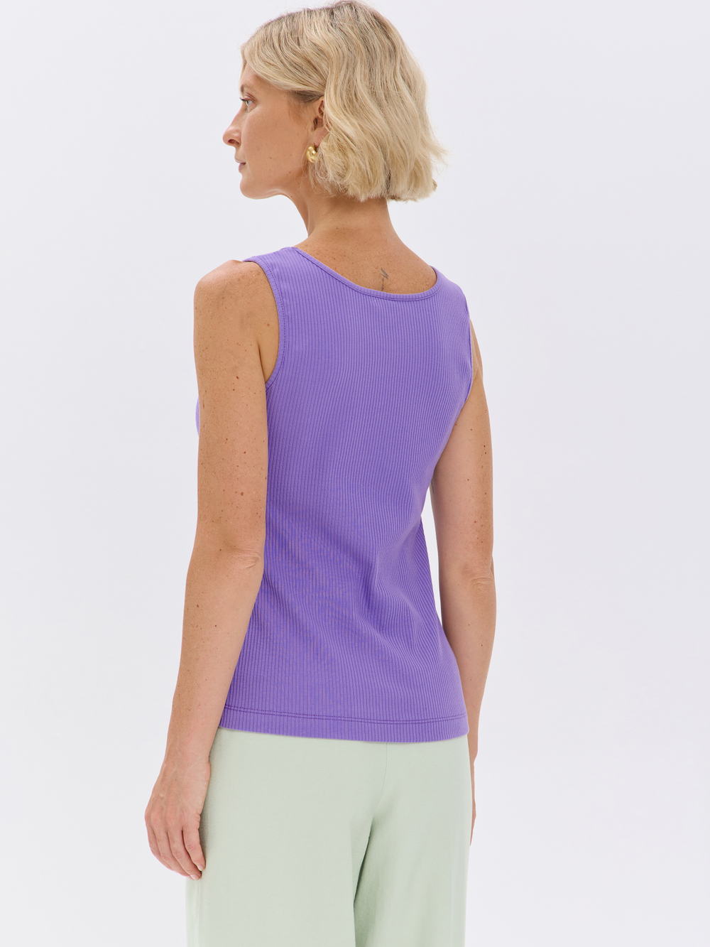 Топ-лапша под пиджак с глубоким V-вырезом