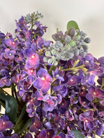 Композиция с сиренью и эвкалиптом в белом кашпо, в- 44 см