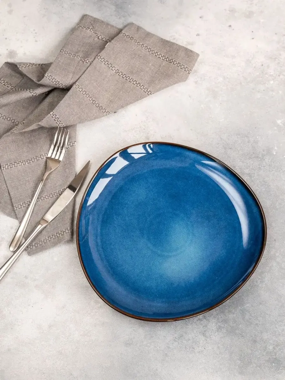 Набор посуды 6 тарелок синие треугольные плоские 28 см