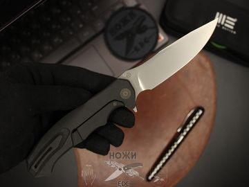 Складной нож WE Knife 37 910E c клинком из стали Böhler M390 Microclean®, рукоять титан
