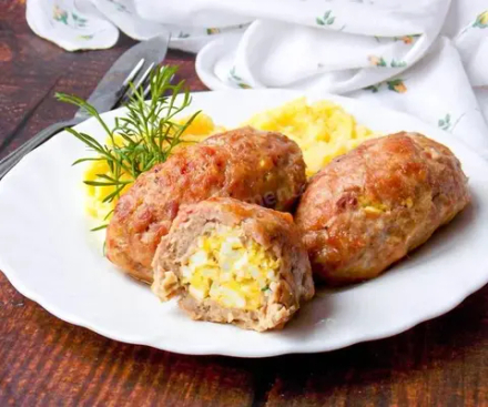 Зразы куриные со сливочно чесночным соусом