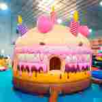 Надувной коммерческий батут "Торт" с окошками, 4x4x3,5 м