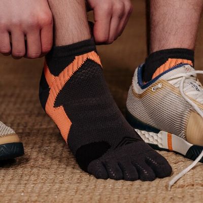 Суппортированные спортивные носки PHITEN METAX с раздельными пальцами серо-оранжевые