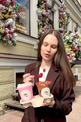 Стаканчик с клубникой в шоколаде