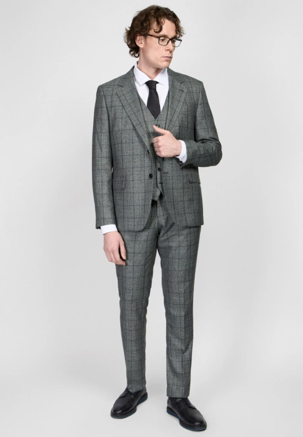 Мужской костюм тройка в клетку (серый) В86
