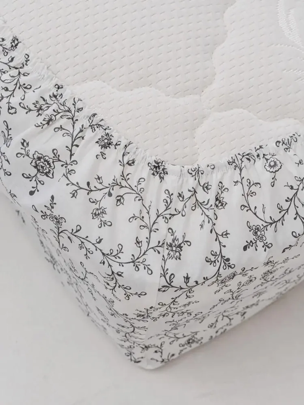 YEERNA простыня на резинке 180*200см белый с рисунокм
