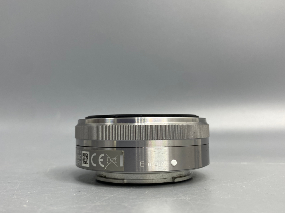 Sony 16mm f/2.8
