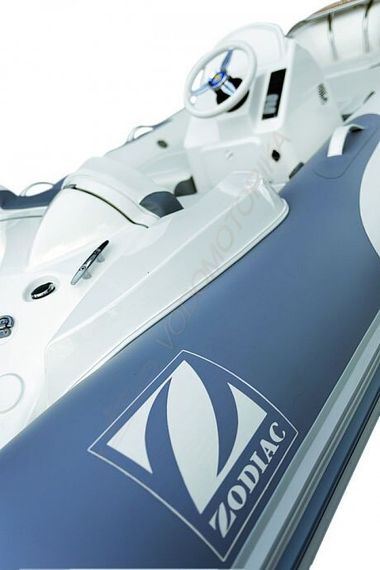 Лодка надувная ZODIAC Yachtline deluxe NEO 470 ( с синими вставками )