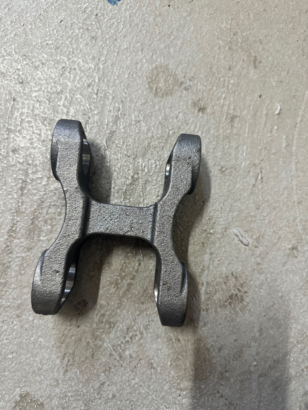 Вилка двойная кардана перед. вед. моста Т-40