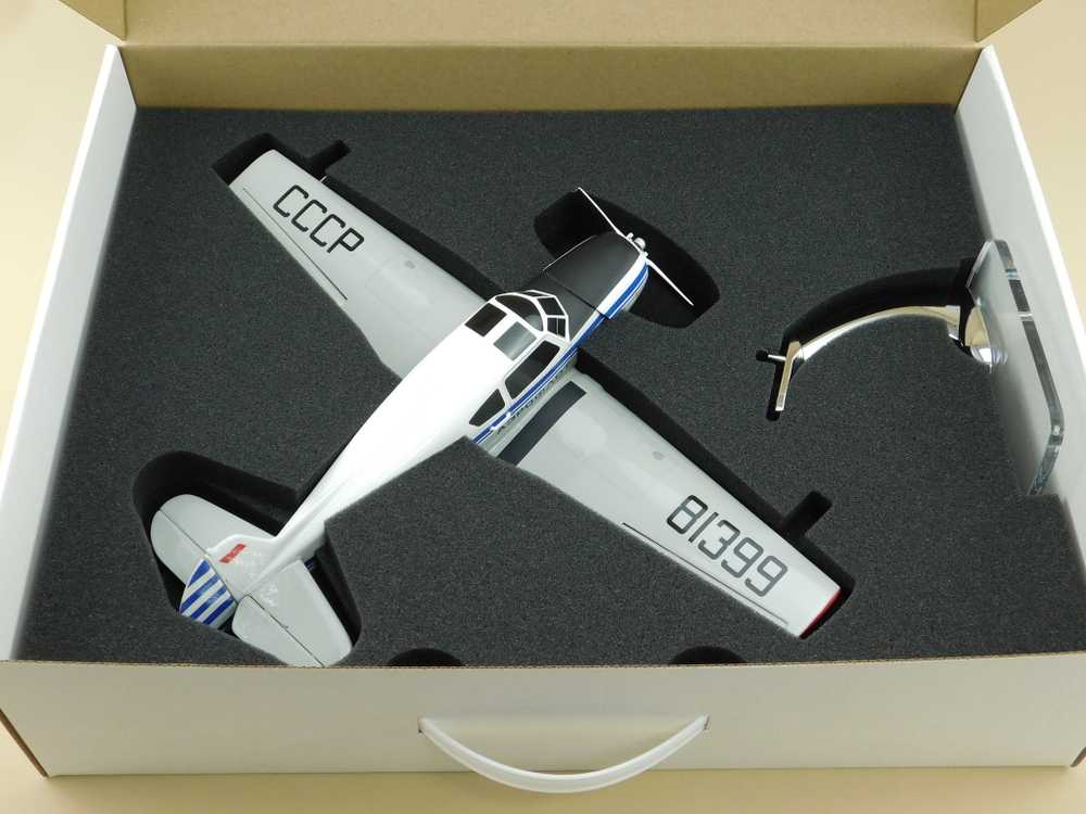 Модель самолета Як-18т (М1:30, Аэрофлот СССР-81399) с проработкой кабины