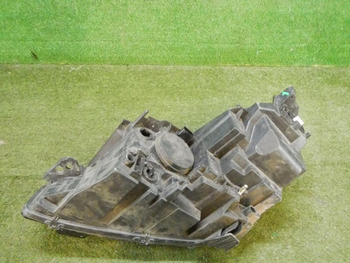 Битая Фара правая Peugeot 3008 2 (2016-2020) галоген