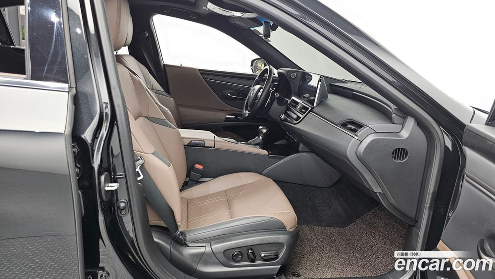 Lexus ES300h 7 Generation Luxury Plus (03.2022)