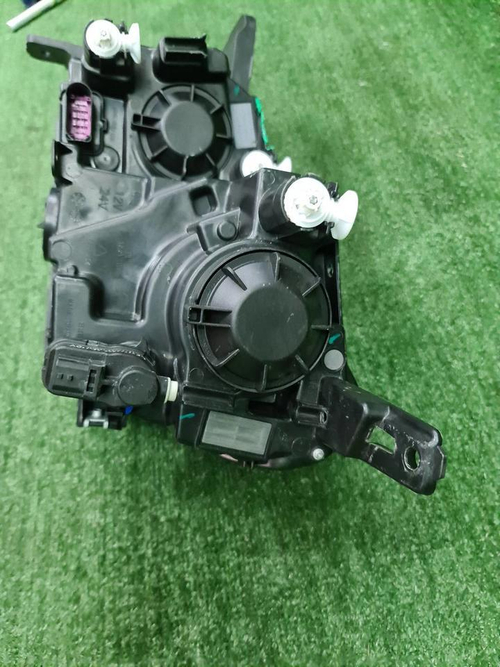 Фара правая Geely Coolray (2019-2023) галоген