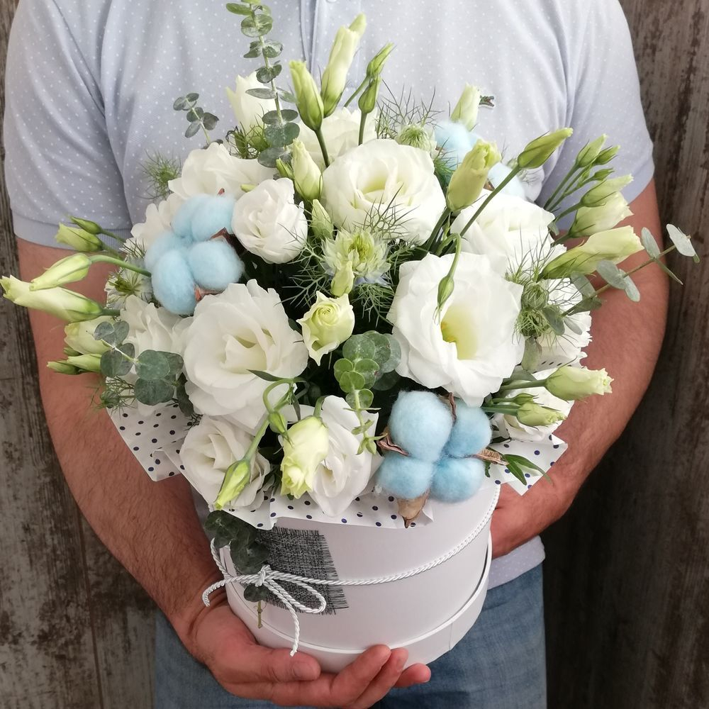 Букет из эустом «Лазурные небеса»