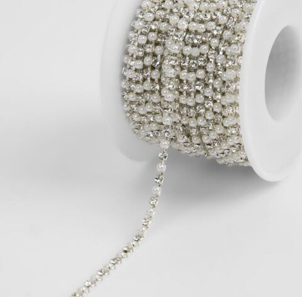 Цепь со стразами и жемчугом SS8 2,5мм,стекло/пластик серебряный/белый АУ 9705094