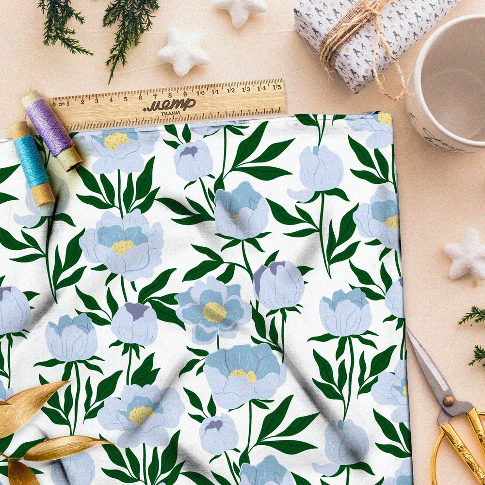 Ткань оксфорд 600 бледные голубые цветы с тёмно-зелёными листьями