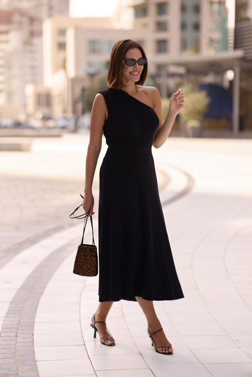 платье миди в черном цвете