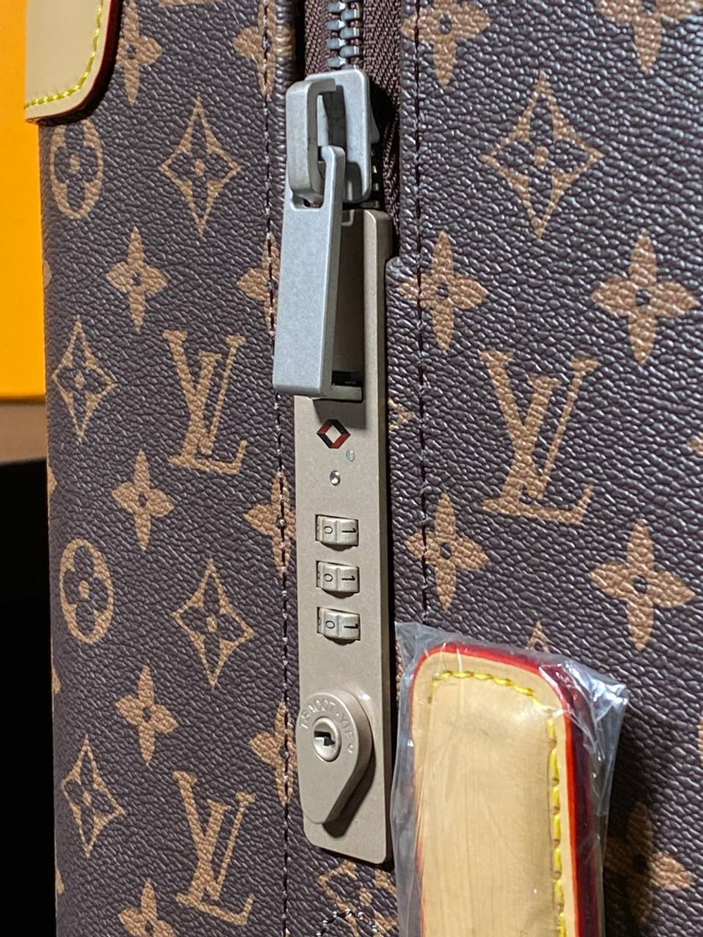 Чемодан Louis Vuitton