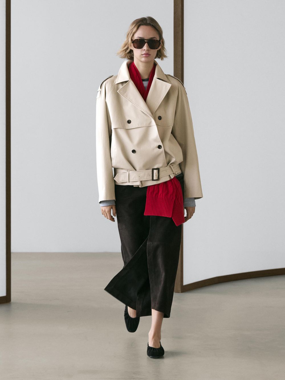 Massimo Dutti Короткий тренч с поясом, бежевый