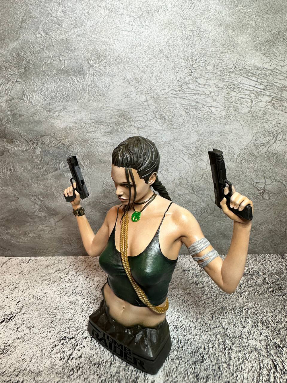 Lara Croft Tomb Raider Лара Крофт бюст