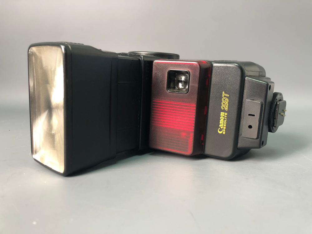 Canon Speedlite 299T, включается, но не работает.
