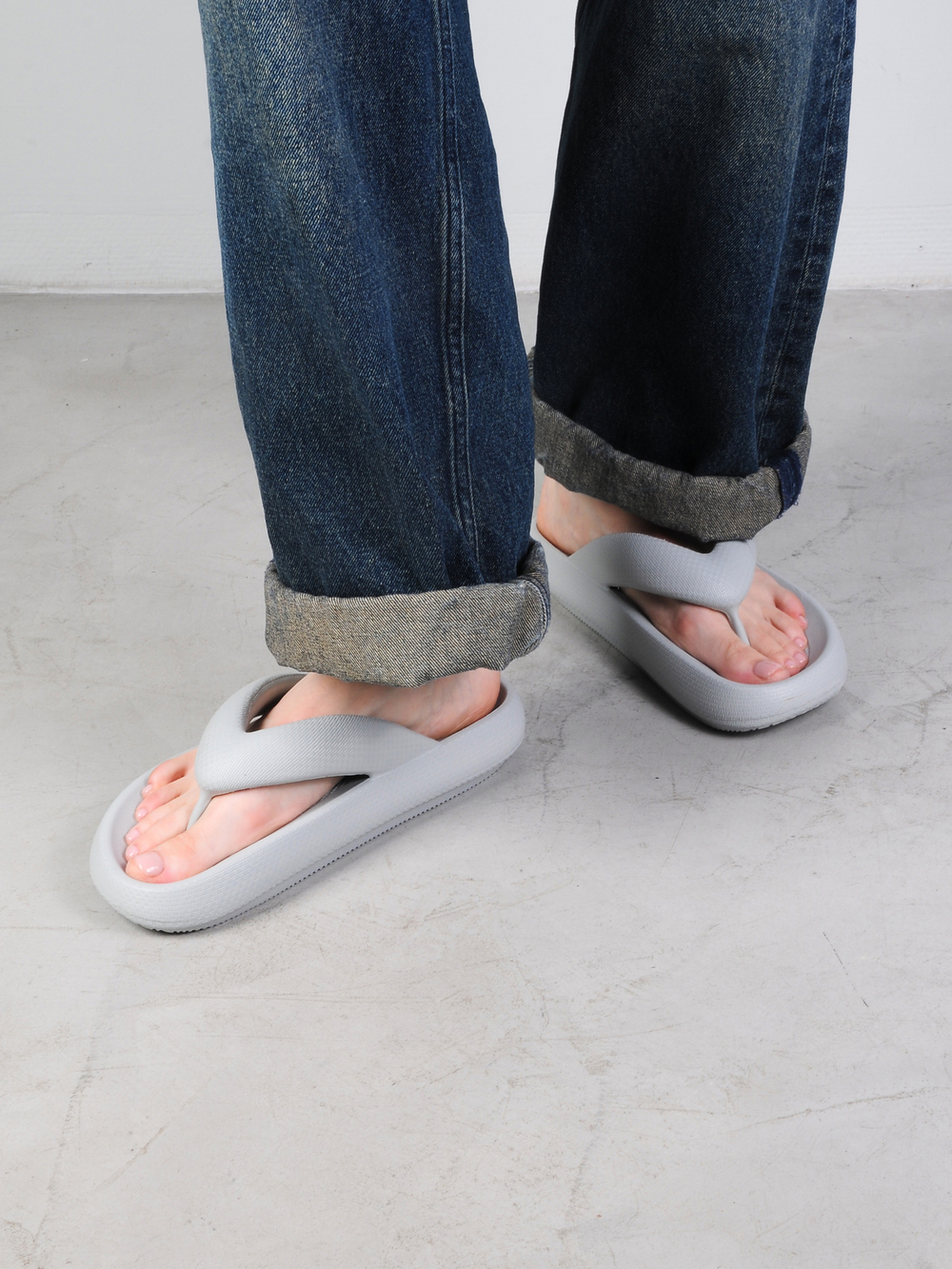 Шлепанцы женские серые