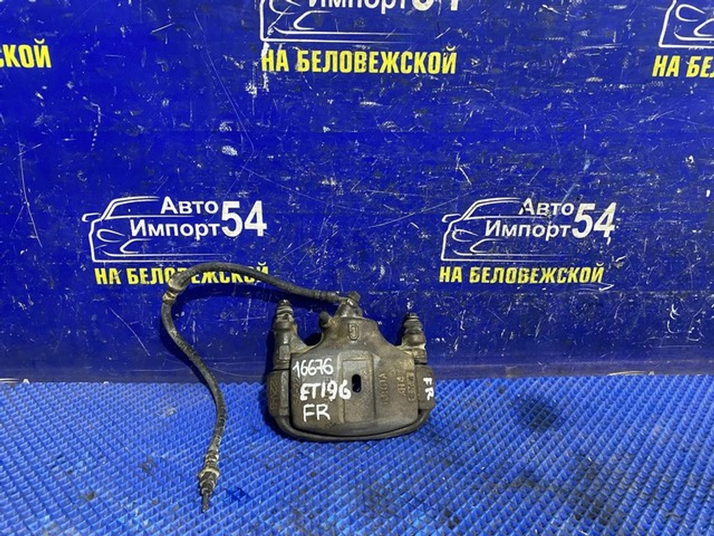 Суппорт тормозной передний правый TOYOTA CALDINA 1992-1997