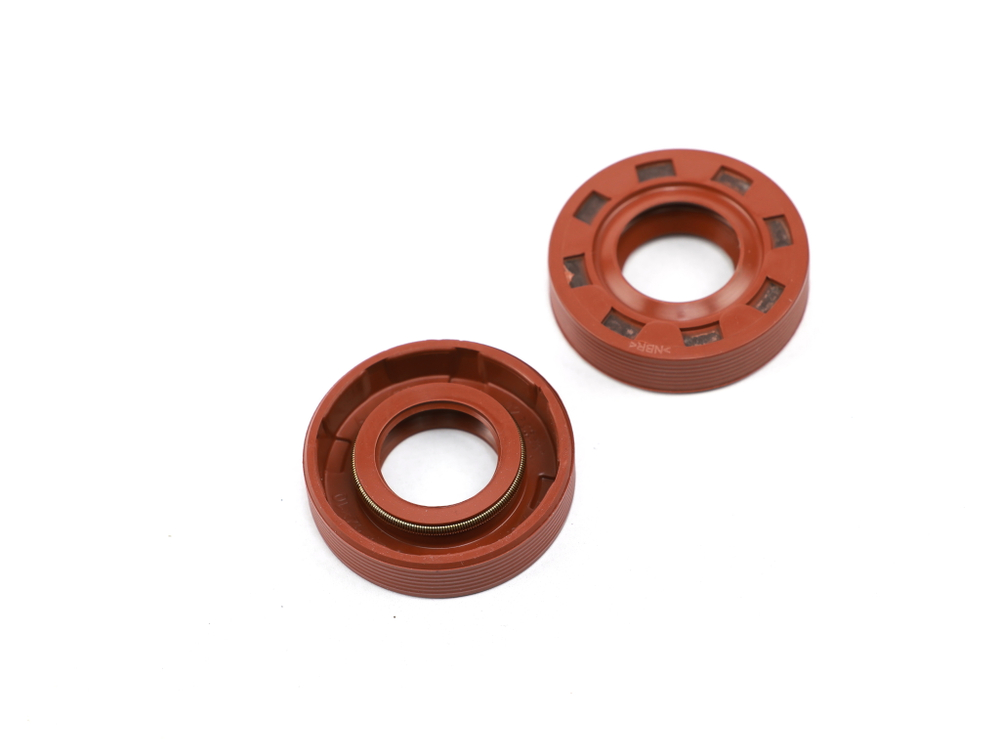 Сальник 20х42х10 а/м КАМАЗ штока впривода ТНВД (красный с пружиной/NBR) Резинотехника г. Балаково ( ОЕ Р.740.1029240 к. )